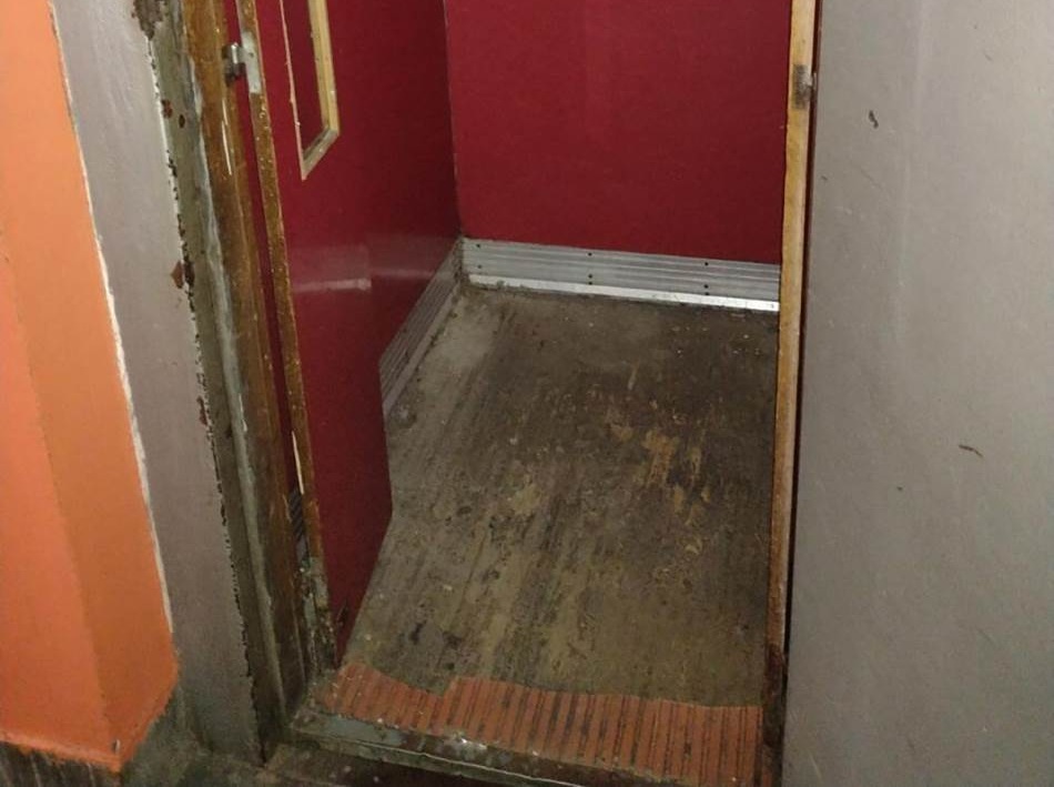 Drama u soliteru: Propao lift, teško povrijeđen stariji muškarac