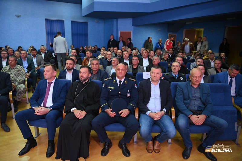 Ugljevik obilježava krsnu slavu, priznanja najzaslužnijima: Opština u znaku velikih investicija (FOTO)
