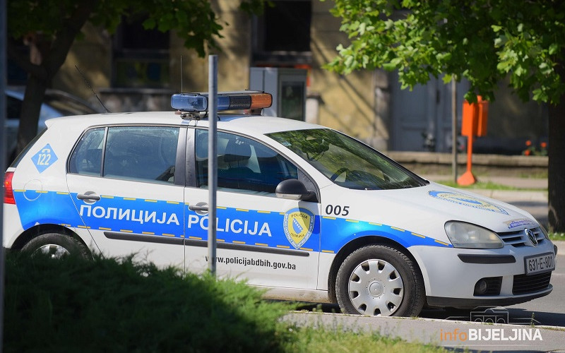 Detonacija oštetila ugostiteljski objekat i automobil u Brčkom