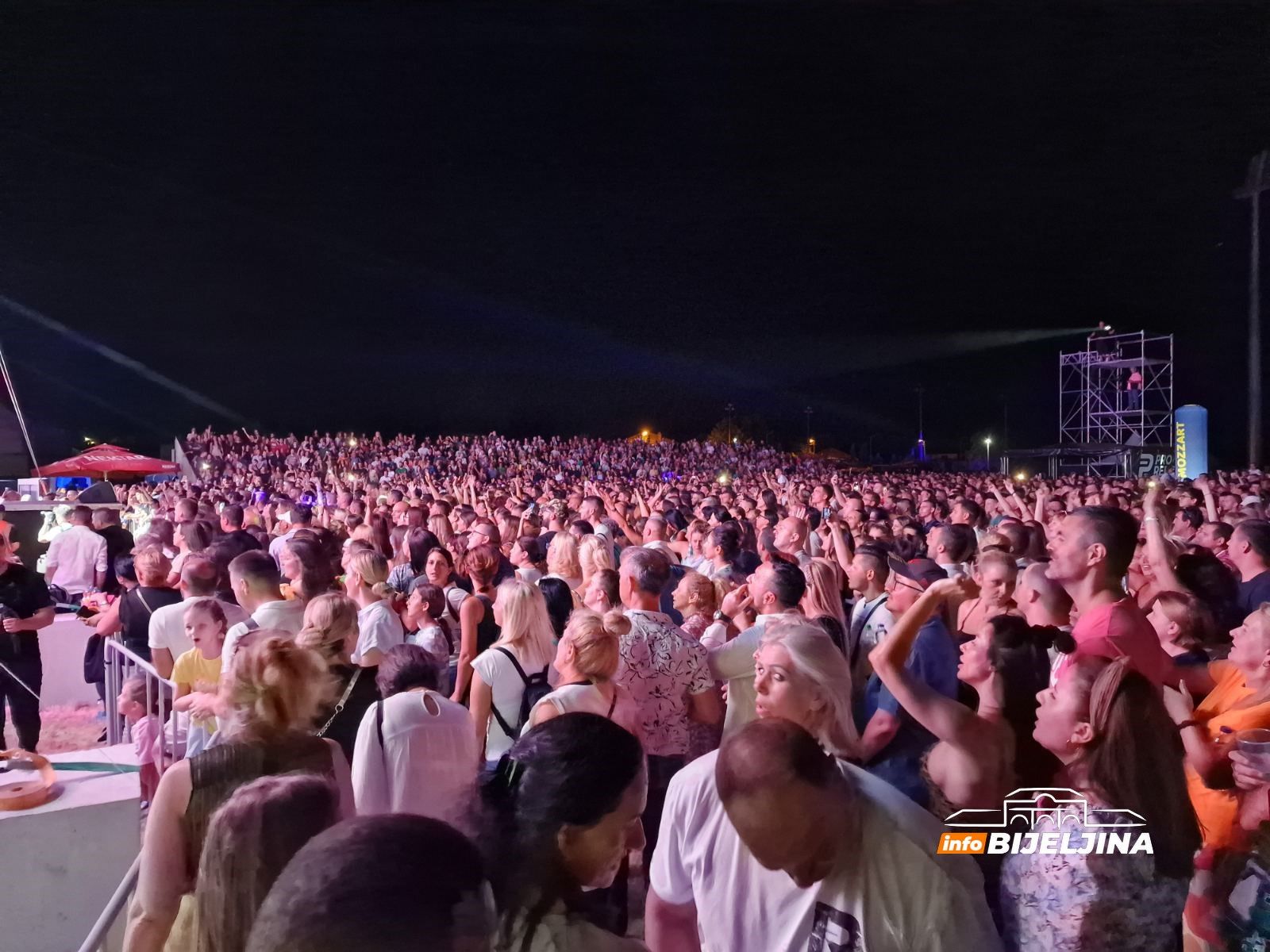 Koncert decenije u Bijeljini: Čolićeve bezvremenske hitove uglas pjevali obožavaoci svih generacija (FOTO, VIDEO) 