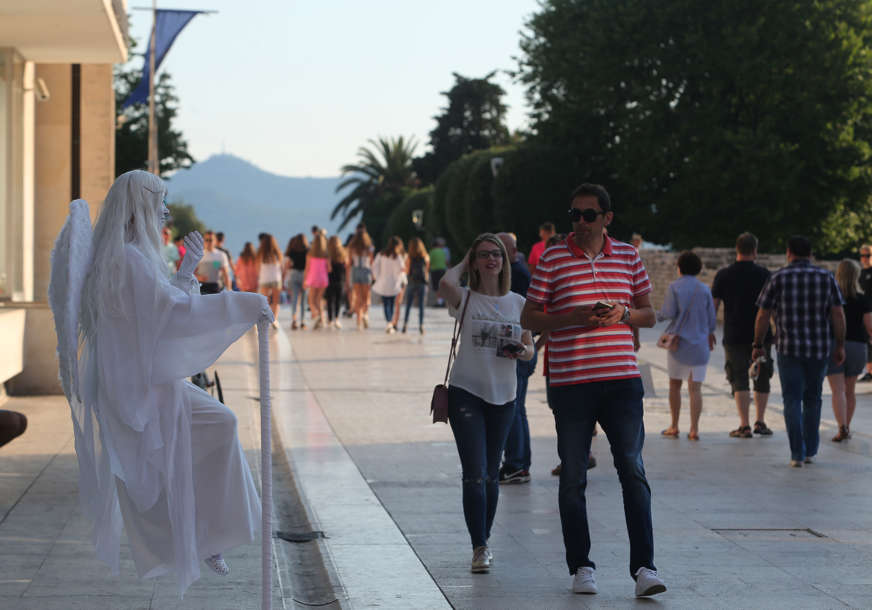 Hrvati nude plate i do 2.000 evra, a evo koja su im zanimanja najpotrebnija