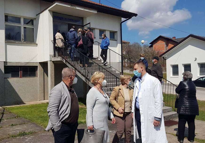 U Loparama do sada vakcinisane 363 osobe, prijavljeno više od 1.500