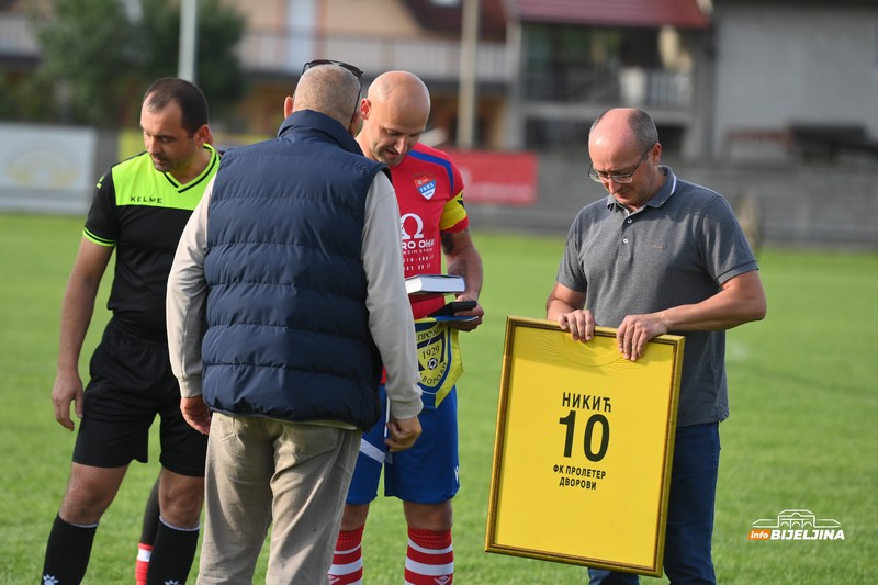 Bivši izgrač “Proletera” došao iz Ciriha na prijateljsku utakmicu u Dvorove: Meč za pamćenje (FOTO)