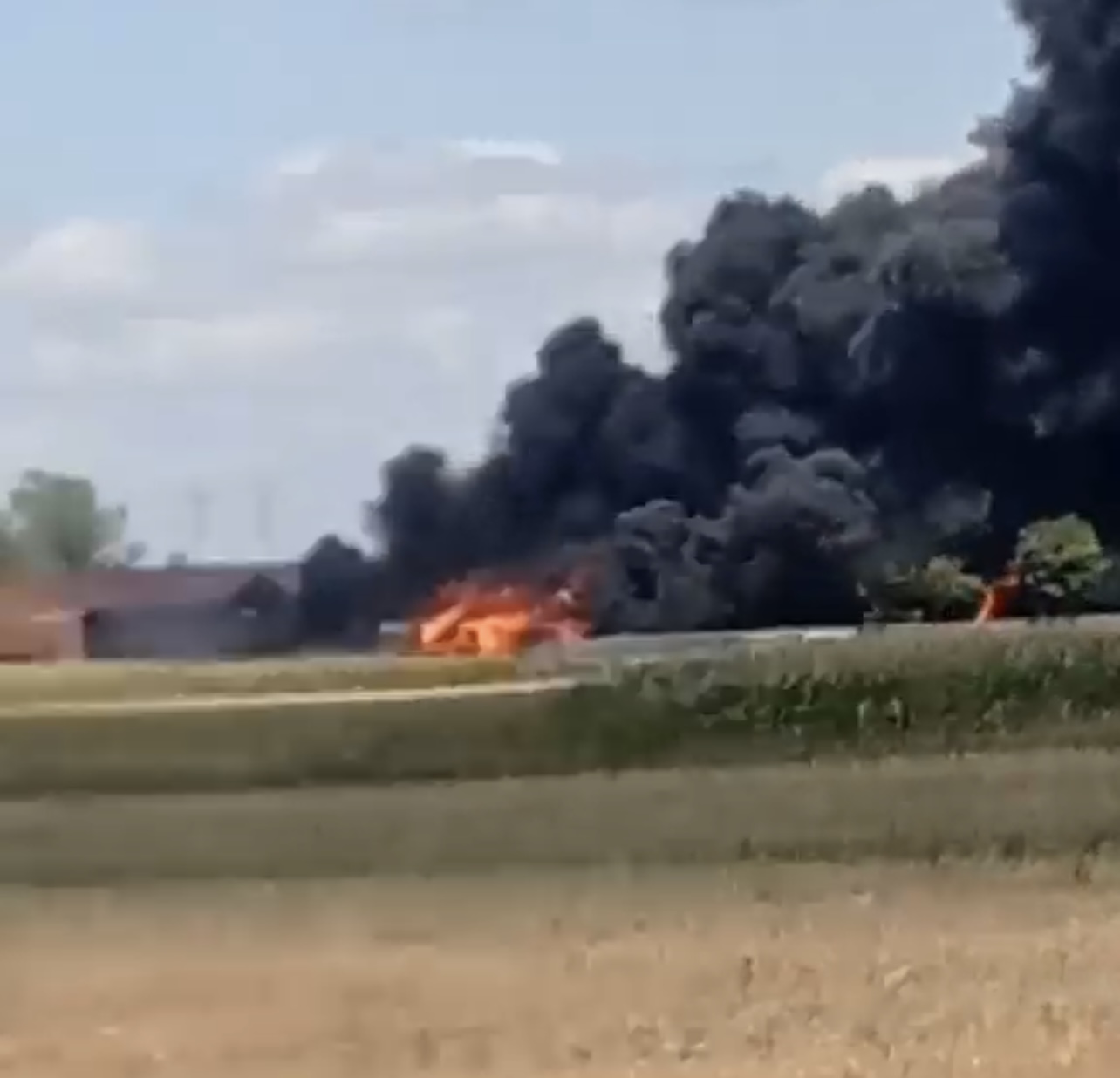 Požar u selu Brodac i dalje bukti, vatrogascima stiže ispomoć (FOTO) 