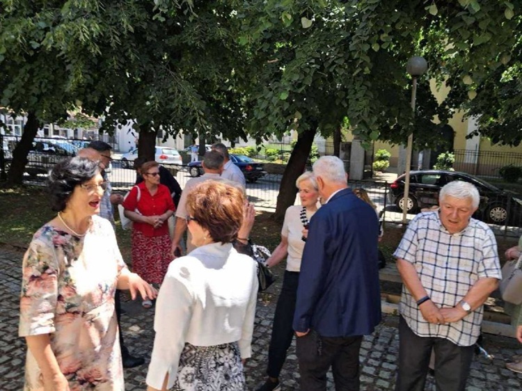 Gimnazijalci iz Bijeljine proslavili 50 i 60 godina od mature: Imaju se čime ponositi (FOTO)