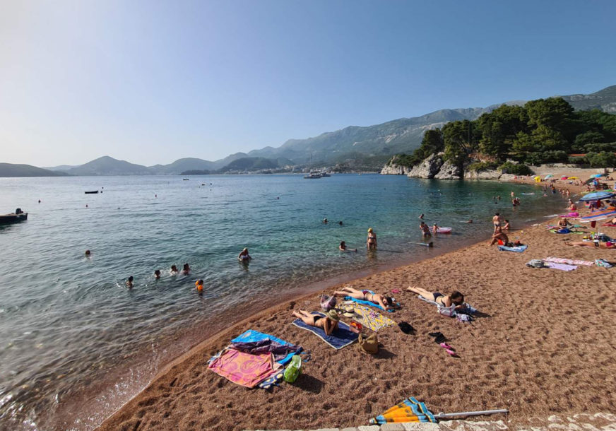 Na crnogorskom primorju more toplije od vazduha, nekima pravi odmor tek počinje