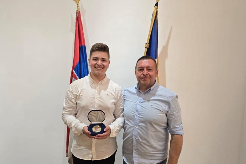 Zlatna značka za mladog virtuoza iz Bijeljine: Đorđe Perić nagrađen u Parizu