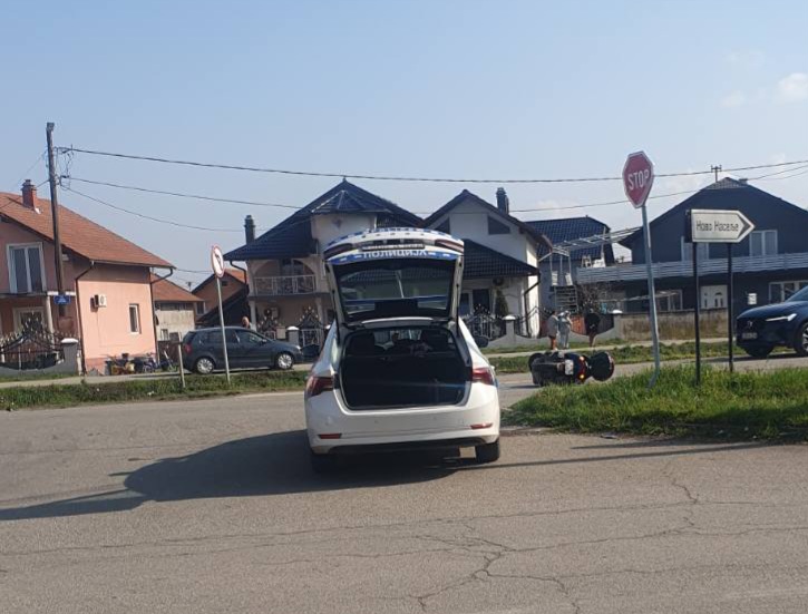 Sudar na raskrsnici u Bijeljini, učestvovali motocikl i vozilo (FOTO)