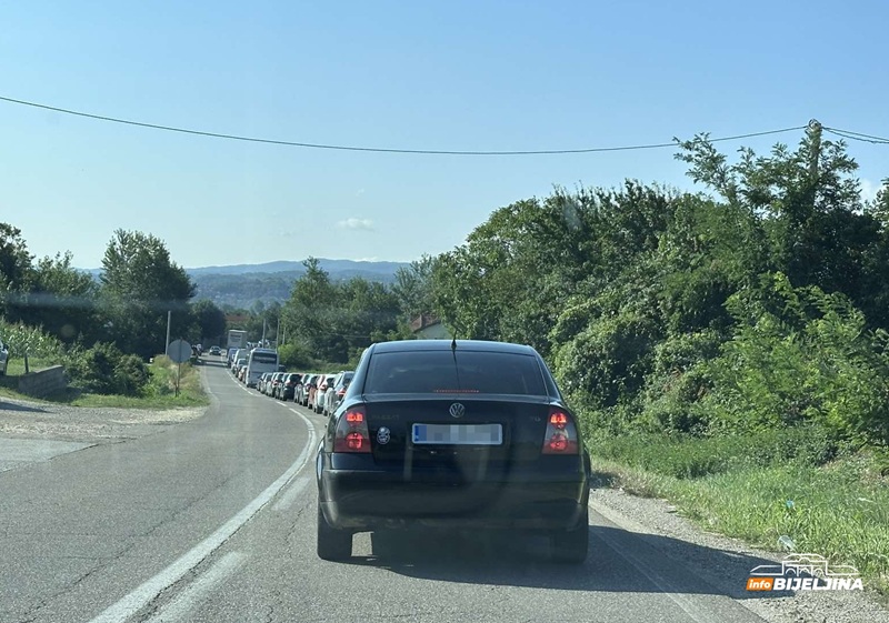 Nezgoda na magistralnom putu Bijeljina - Zvornik, saobraćaj usporen