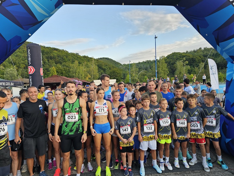 Ugljevik: Jubilarna ulična trka okupila rekordnih 650 učesnika /FOTO/