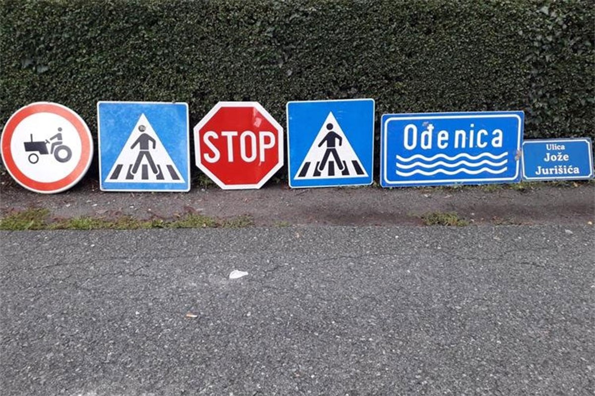 Pijan pokrao saobraćajne znakove: Miješao konjak, pelinkovac i rakiju