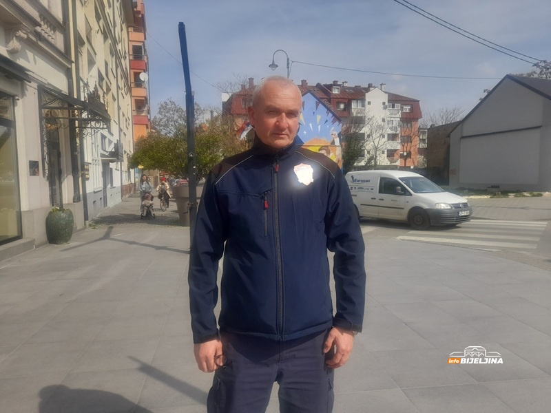 Ohrabrujuća priča iz Bijeljine: “Patriot” 25 godina zapošljava ratne invalide, kupili i vrijednu mašinu za lakše košenje