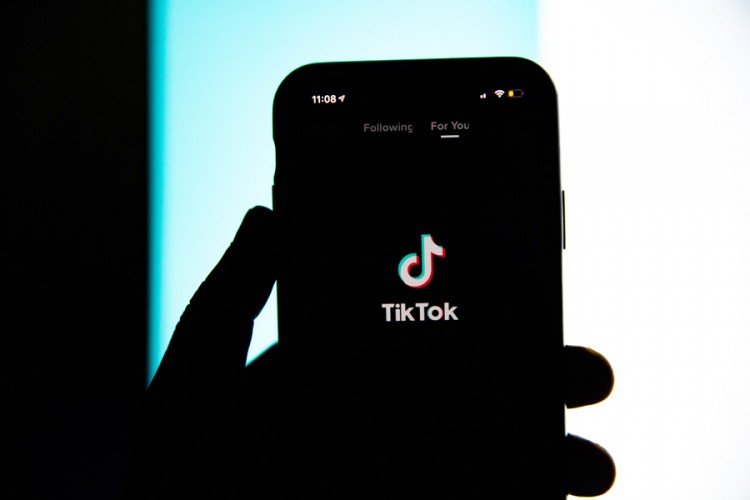 Blokirano 400.000 TikTok video snimaka koji pozivaju na samoubistvo