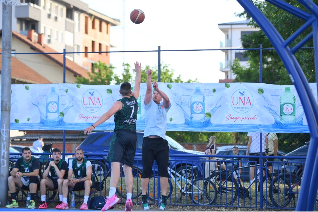 Počela Basket liga Bijeljine: Vrhunska košarka na terenu Radnika (FOTO)