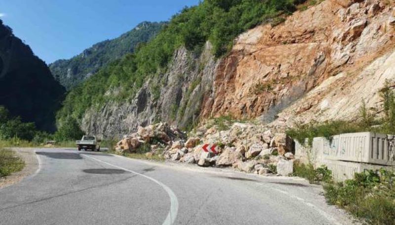 Kolovozi suvi, mogući odroni zemlje i kamenja