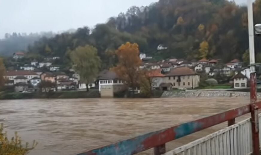 Poplave u BiH: Haotično stanje u Maglaju, najgore se očekuje večeras