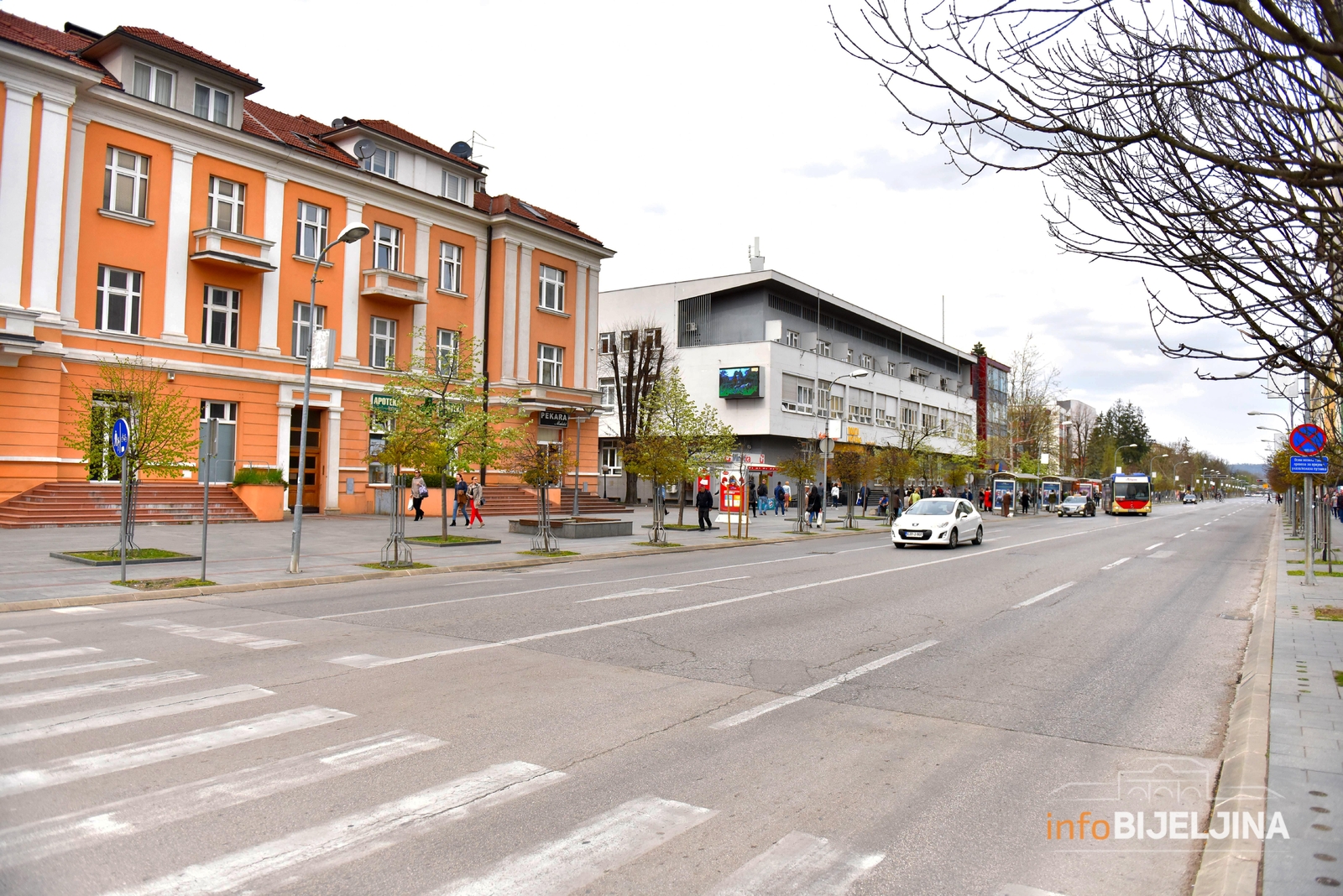 Kolovozi jutros suvi, frekvencija vozila slaba
