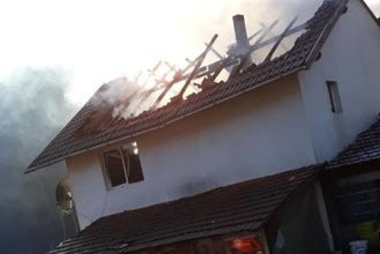 Drama kod Bratunca: Porodica ostala bez krova nad glavom (FOTO)