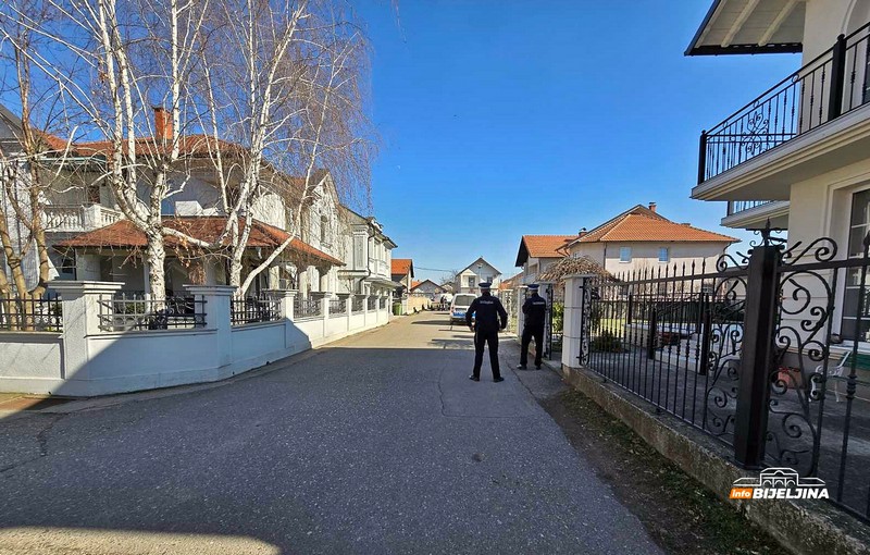 Bijeljina: Еksplozivna naprava bačena u dvorište kuće bivšeg odbornika PDP, a sadašnjeg člana NF (FOTO, VIDEO)