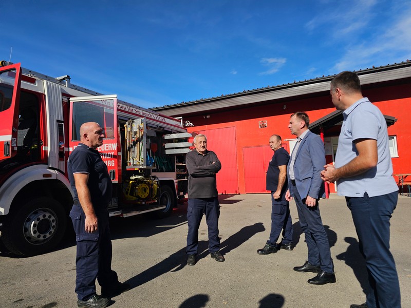 Salcburg poklonio Ugljeviku moderno vatrogasno vozilo: Prijateljstvo i podrška!