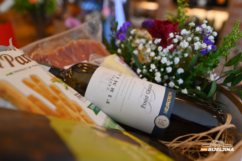 Idealan poklon za Trojice: Raskošna ponuda Wine and Flower shopa oduševiće slavljenike (FOTO)