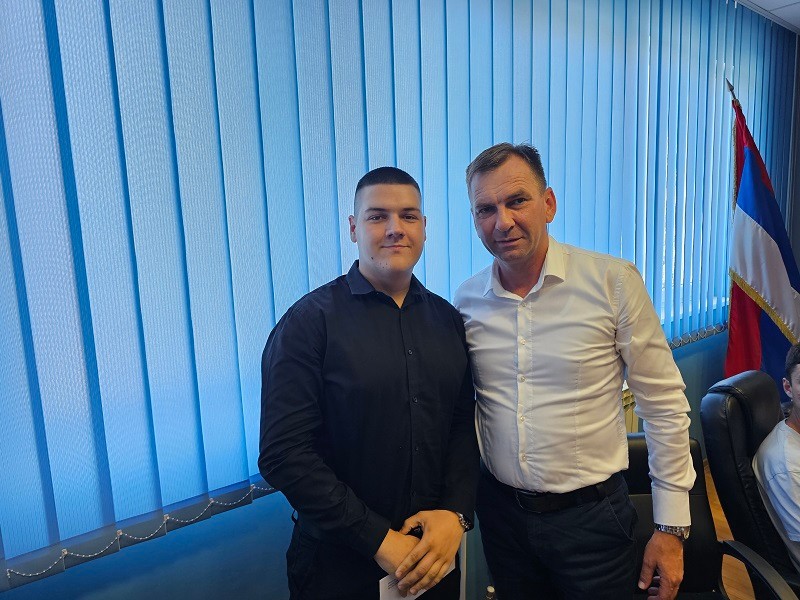 Nagrade najboljim srednjoškolcima od opštine Ugljevik: Znanjem grade sebe i svoj Ugljevik