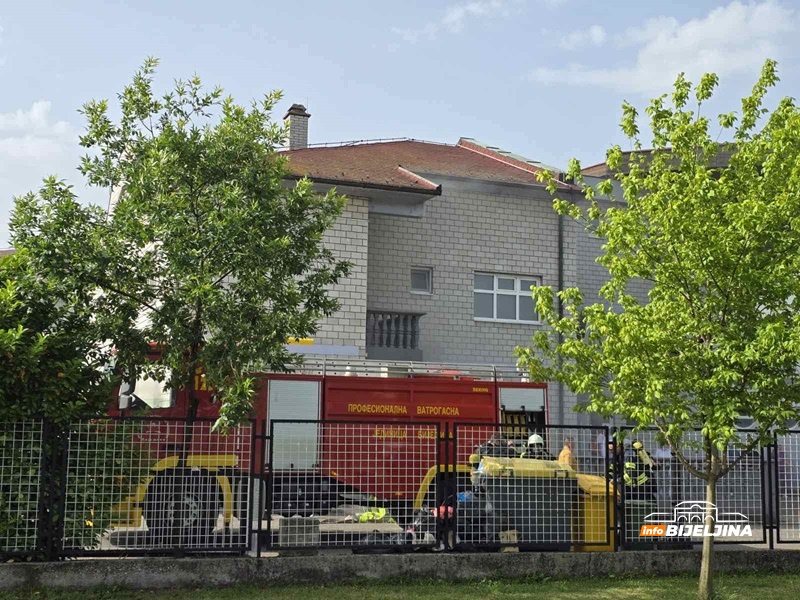Bijeljina: Požar u vrtiću „Dragan i Zoran“, vatrogasci na terenu (FOTO)