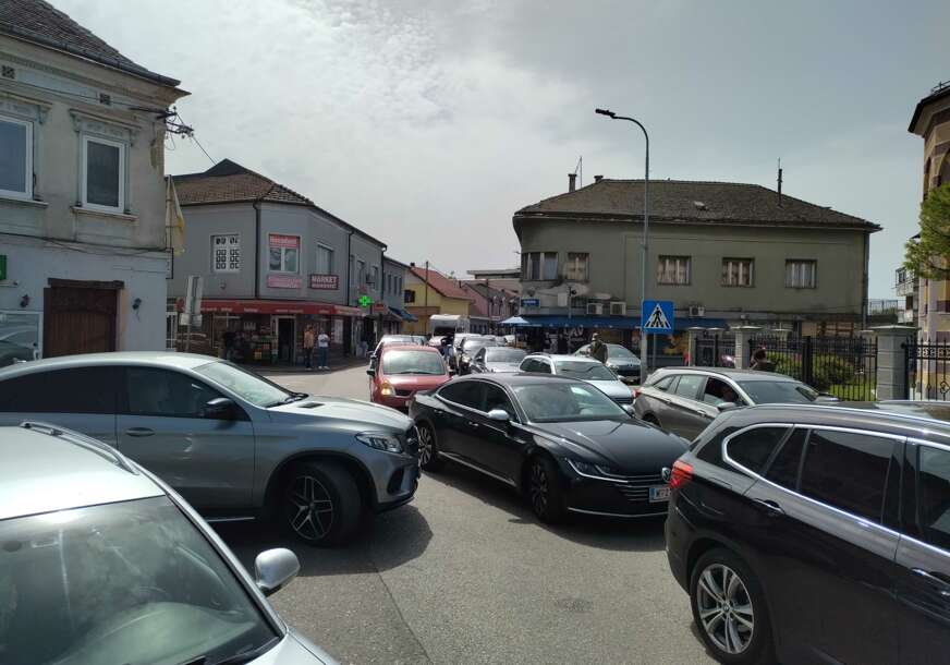 Velike gužve na izlazu prema Hrvatskoj