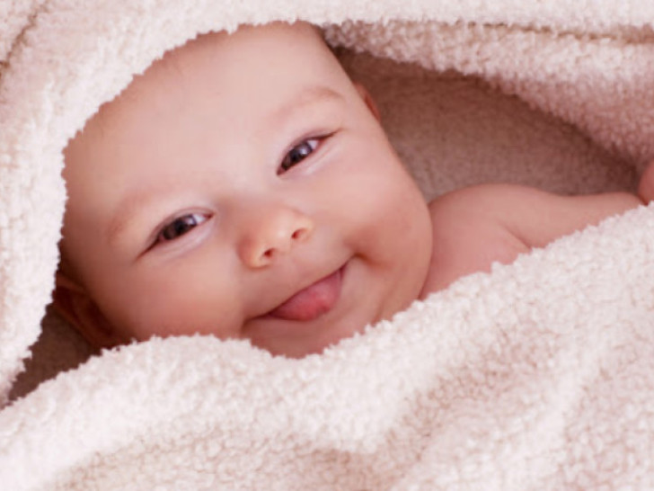 Da li znate zašto se muškarcima cijepa majica kad im se rodi dijete