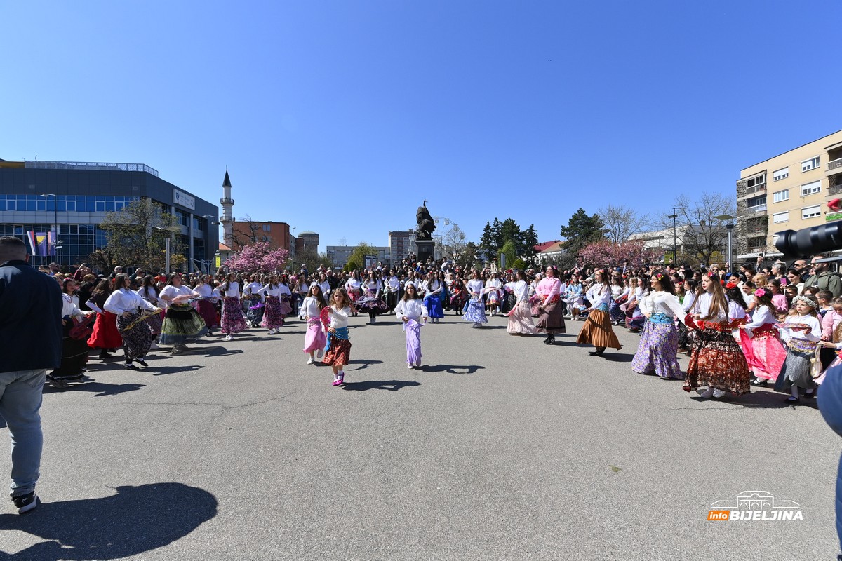 Bijeljina: Zaigrale Lazarice i najavile Vaskrs (FOTO, VIDEO)