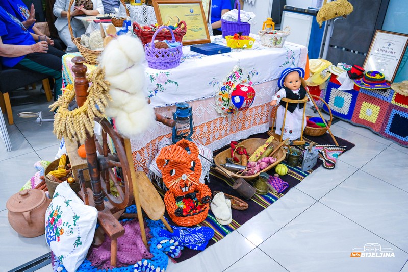 “Beli anđeo“ na Sajmu turizma u Bijeljini: Čuvari tradicije, kulture i nasljeđa