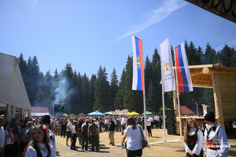 Sabor boraca u Han Pijesku: Minić pozvao na slogu i jedinstvo Srba (FOTO)