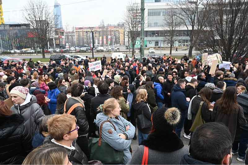 Protesti ispred zgrade parlamenta BiH: Vi ste najopasniji odron
