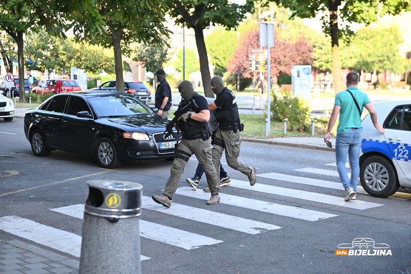 Uhapšeni u Bijeljini sprovedeni u Tužilaštvo (FOTO)