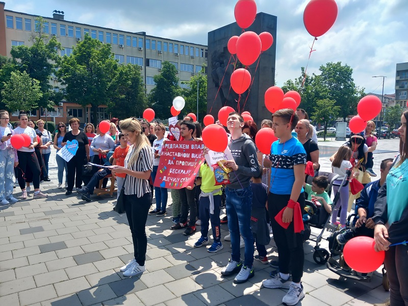 Roditelji djece s poteškoćama u razvoju poručili: Ne pravite od nas socijalne slučajeve! (FOTO)