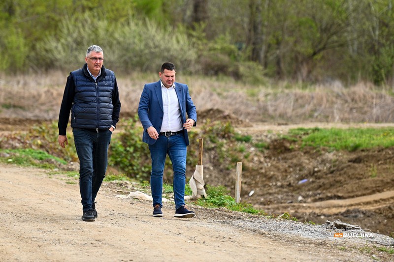 Bijeljina: Izgradnja drinskog nasipa u toku, evo kada se očekuje završetak radova (FOTO)