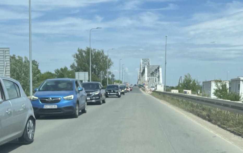 Kolaps na Rači, kilometarska kolona na ulazu u BiH (FOTO)