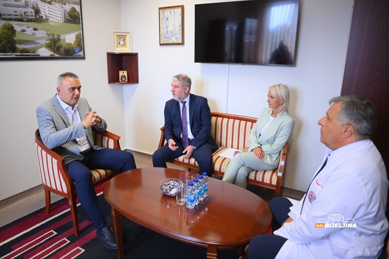 Novi CT aparat pušten u rad u Bijeljini: Minić i Šeranić najavili novu eru dijagnostike u Bolnici „Sveti Vračevi“ (FOTO)