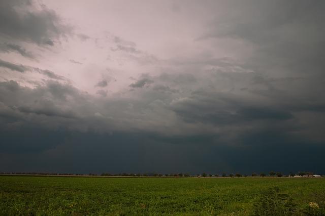 NARANDŽASTO I ŽUTA UPOZORENJA ZA OBILNU KIŠU I JAK VJETAR