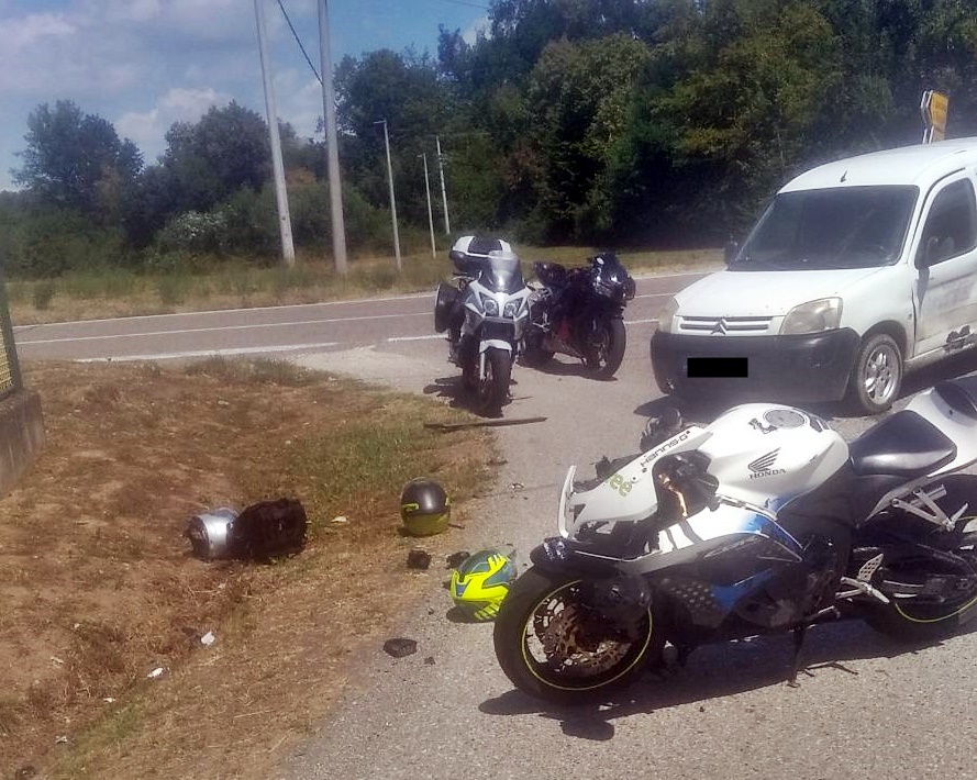 Nezgoda u Dragaljevcu kod Bijeljine, motociklista prevezen na Urgentni (FOTO)