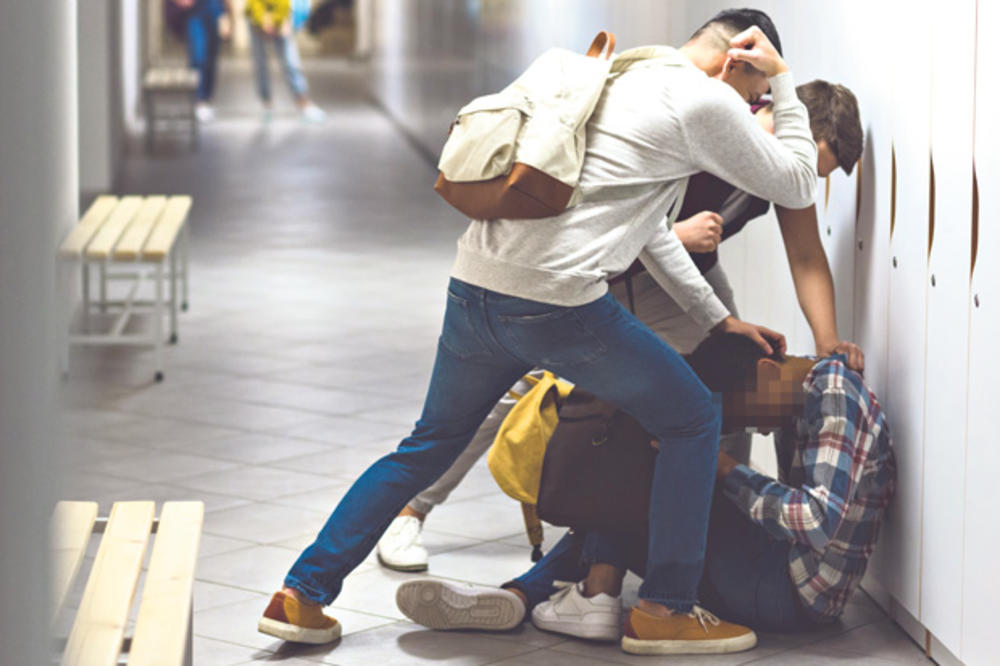 Učenik napao drugog tokom školskog odmora, nanio mu povrede glave