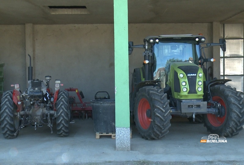 Semberski poljoprivrednik traktor vrijedan 160.000 platio 60.000 KM: “Ne vidim matematiku da se ide u Njemačku”