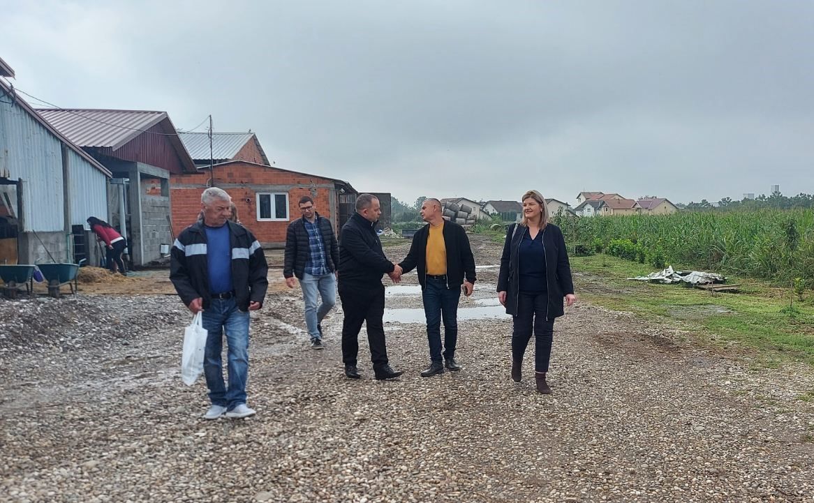 Kandidati Pokreta Uspješna Srpska posjetili farmu Nebojše Đokića iz Dvorova (FOTO)