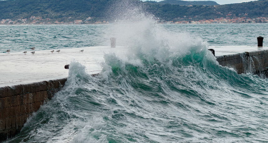 Hrvatsku očekuju olujni udari: Izdat narandžasti i crveni meteoalarm