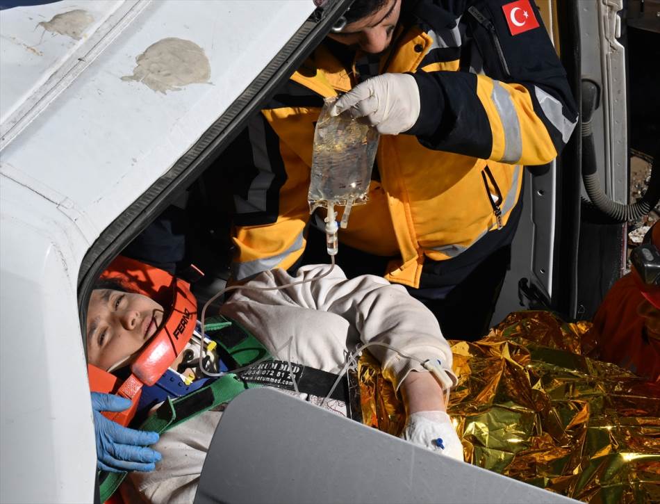 Čudo u Turskoj: Ispod ruševina spašena tinejdžerka 248 sati nakon zemljotresa