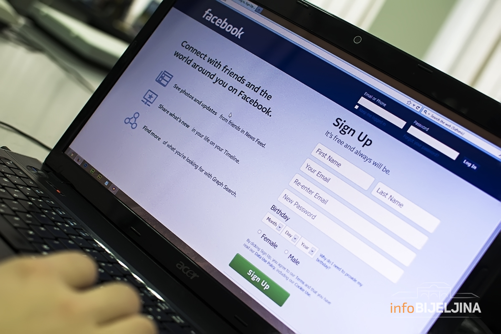 OGLASILI SE IZ FEJSBUKA: Evo šta je problem