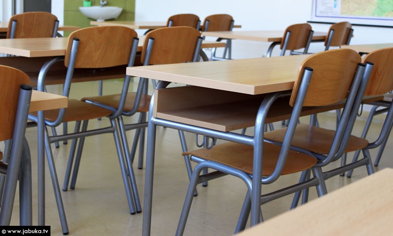 Osuđeni pedofil platio zatvorsku kaznu i vratio se da radi kao nastavnik u školi