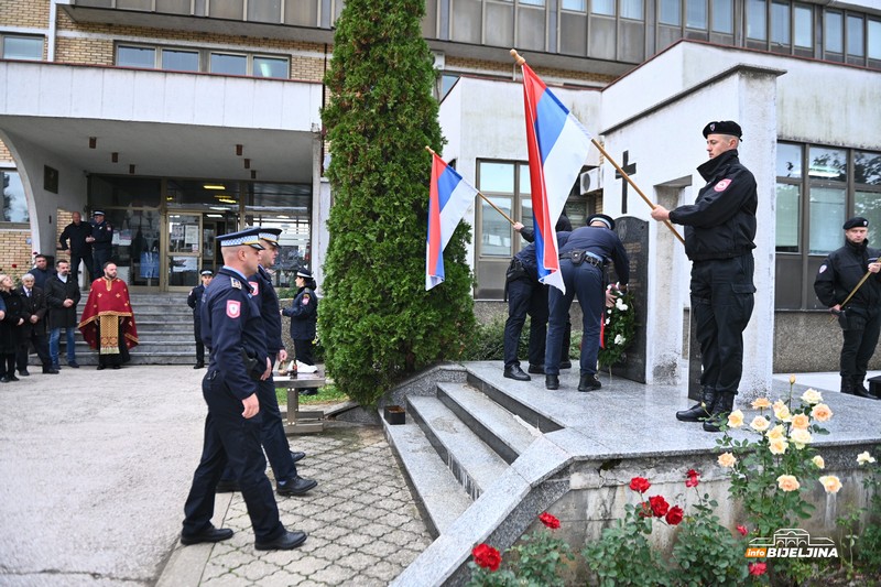 PU Bijeljina: Povodom krsne slave MUP-a RS služen parastos za 53 poginula pripadnika (FOTO)