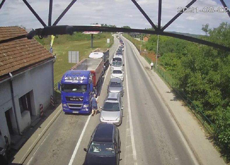 GUŽVE PREMA MORU Pojačan saobraćaj na više graničnih prelaza