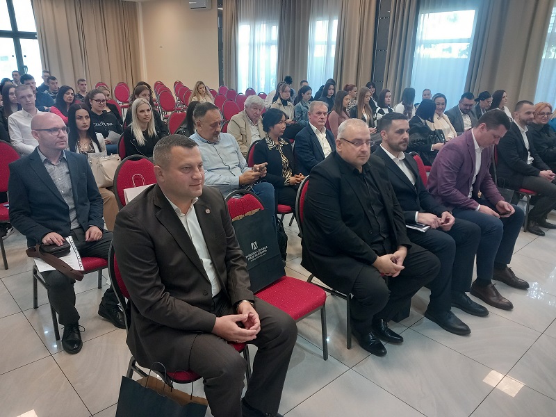 „Preduzetni – Ka razvoju grada“ – održana konferencija za mlade preduzetnike iz Bijeljine (FOTO)